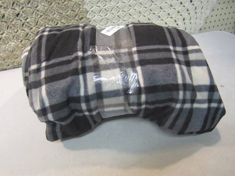 lot 65 image: Fleece Heated Blanet Size Unknown U...