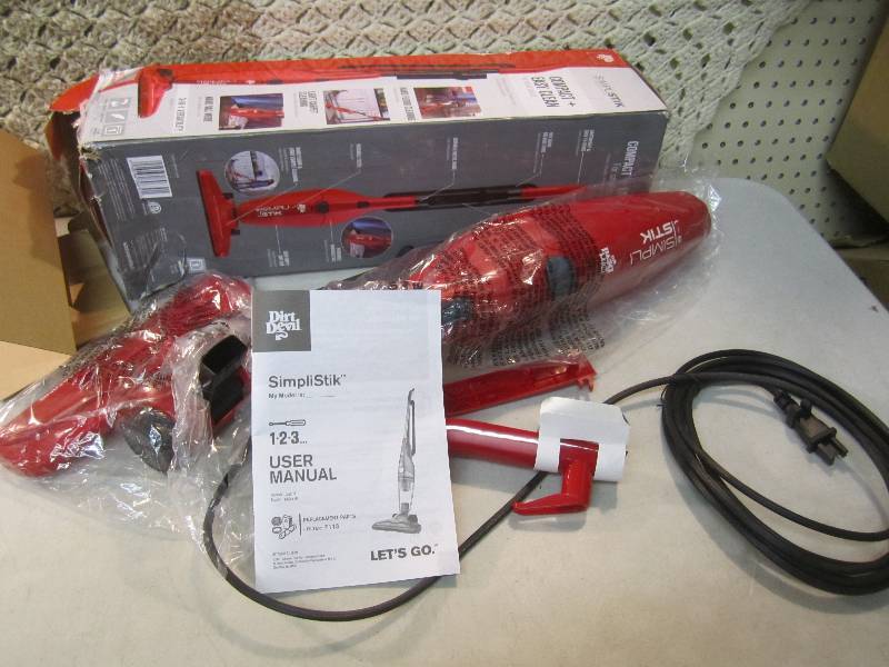 lot 74 image: Dirt Devil SimpliStik Vacuum Open B...