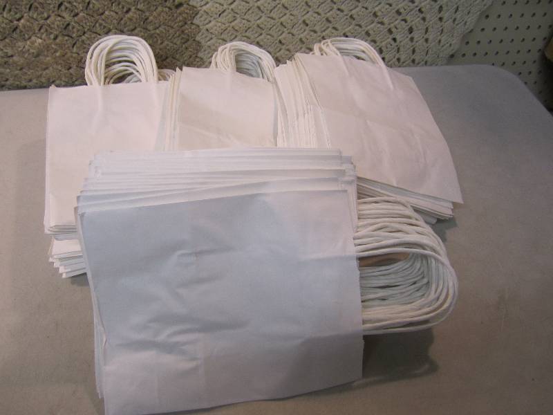 lot 86 image: 100 White Paper Bags with Handles 1...