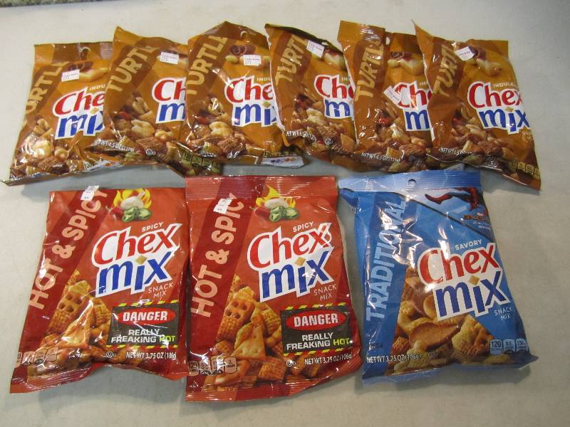 lot 163 image: Mixed Lot of 9 Bags Various Chex Mi...