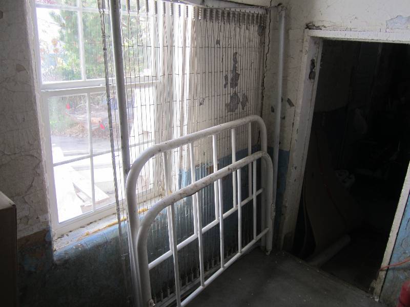 lot 175 image: Vintage Metal Bed Frame with Head a...