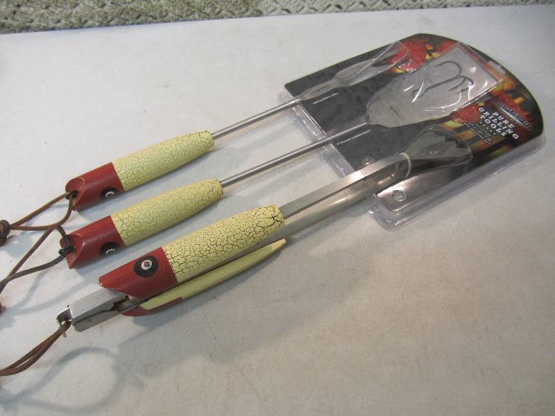 lot 178 image: Teton Grill Co. 3-Piece Pure Grilli...