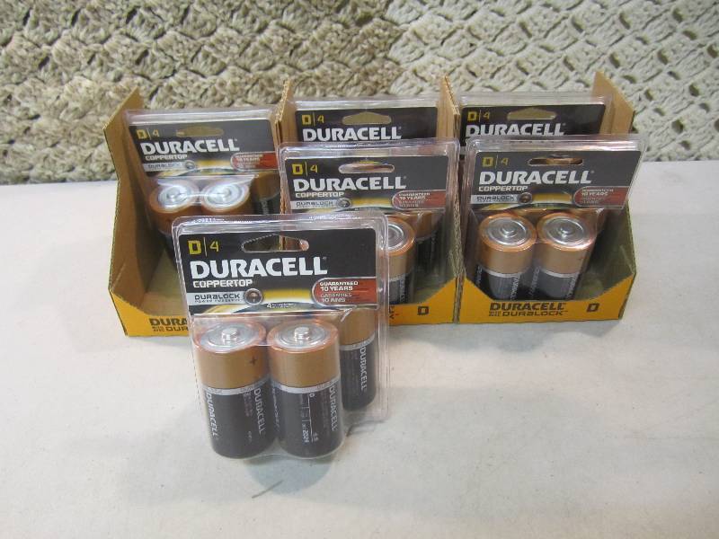 lot 182 image: 24 Duracell Coppertop D Batteries 6...