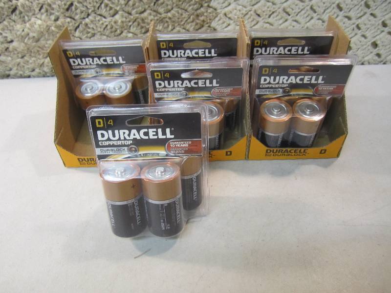lot 183 image: 24 Duracell Coppertop D Batteries 6...