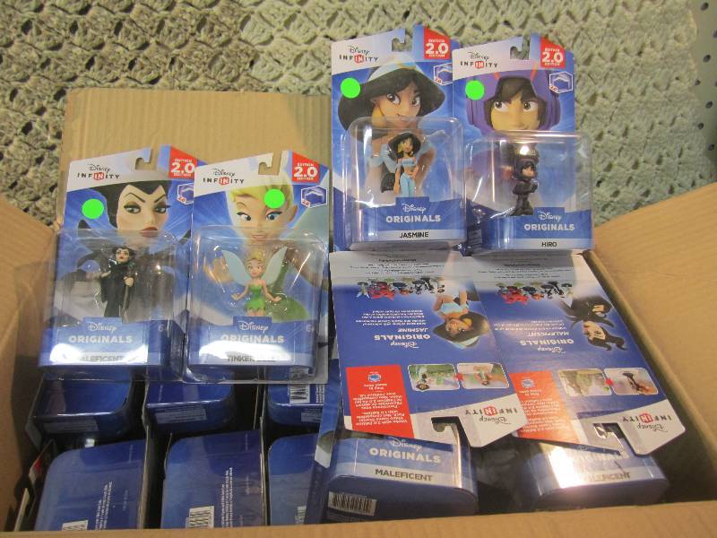 lot 186 image: Mixed Box of 32 Disney Infinity 2.0...