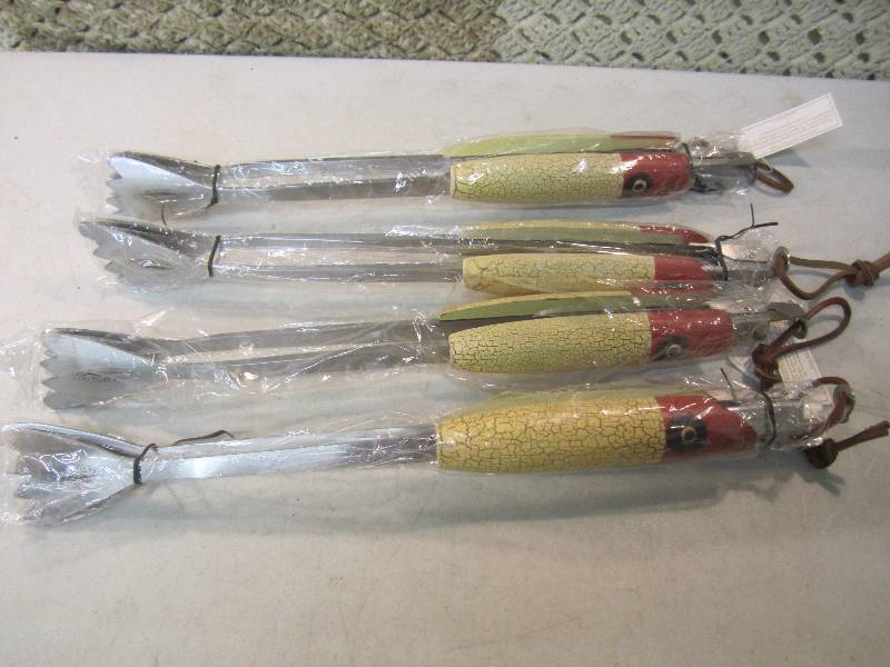 lot 190 image: 4 Teton Grill Co. Grilling Tongs Fi...