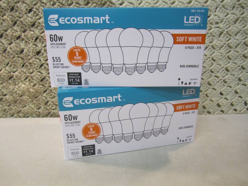 lot 211 image: 16 LED Light Bulbs 60 Watt 2 boxes ...