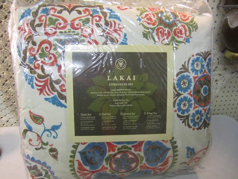 lot 237 image: Twin Size Lakai Comforter Set  BR1...