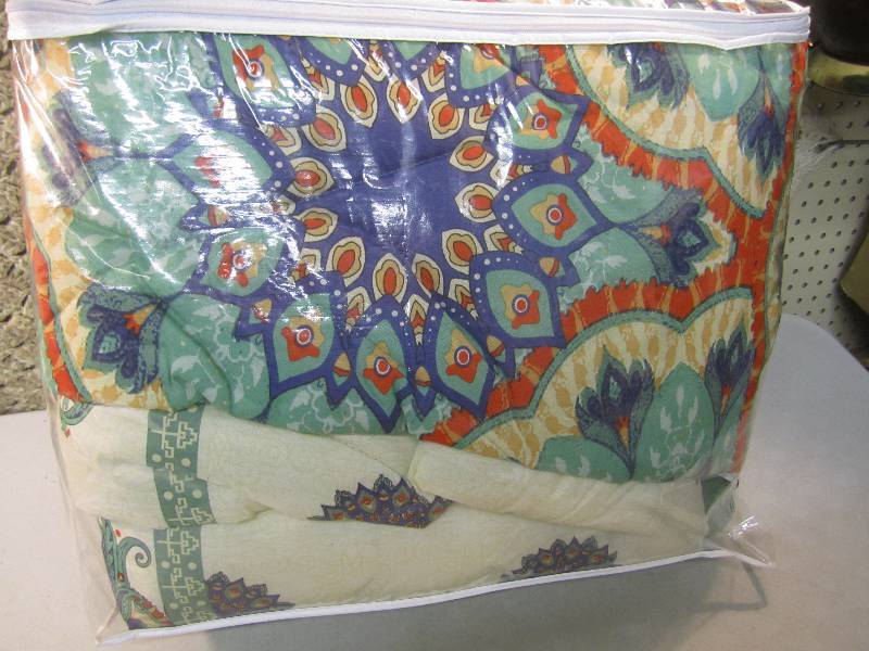 lot 238 image: Twin Size Comforter Remington Bed I...