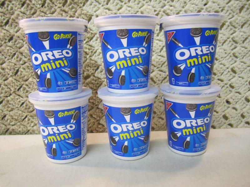 lot 248 image: 6 Oreo Mini Cookies Go-Packs Best b...