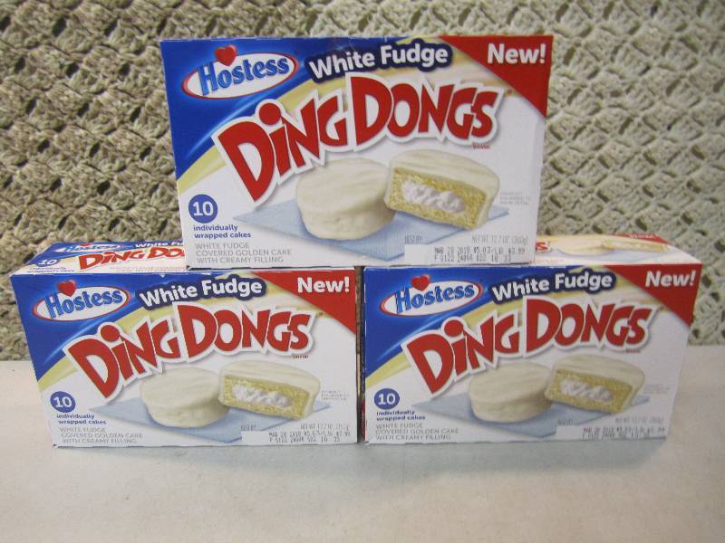 lot 276 image: Lot of 3 Boxes Hostess White Fudge ...