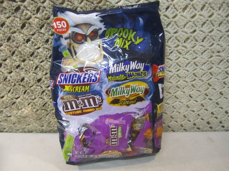 lot 288 image: Large Bag of Mixed Candy 150 Pieces...