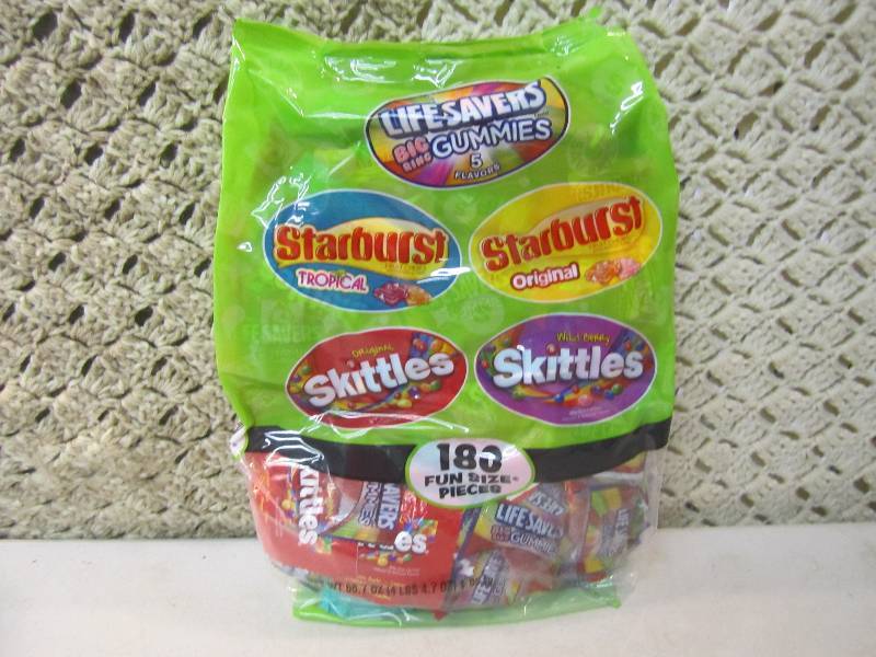 lot 290 image: Large Bag of Mixed Candy 180 Pieces...