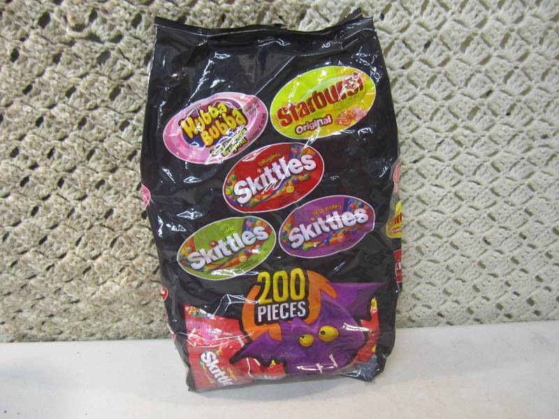 lot 291 image: Large Bag of Mixed Candy 200 Pieces...