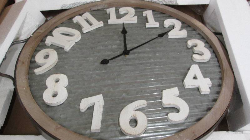 Metal Clock Dcor open box, untest...