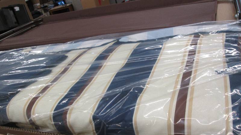 Striped Lawn Swing open box Retail ...