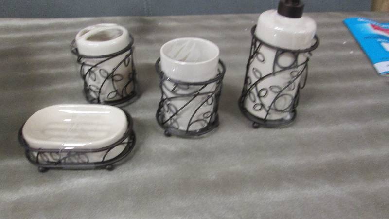 CeramicMetal Bath Set open box, pu...