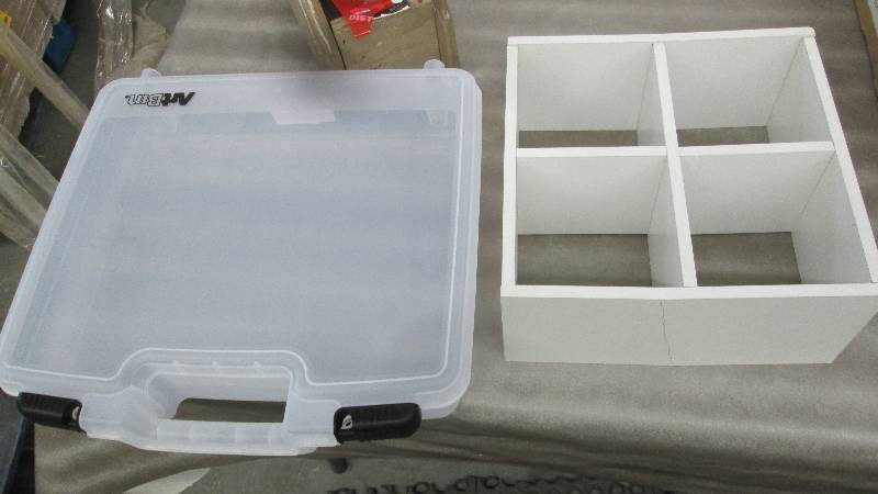 Plastic Art Box, small crack, Woode...