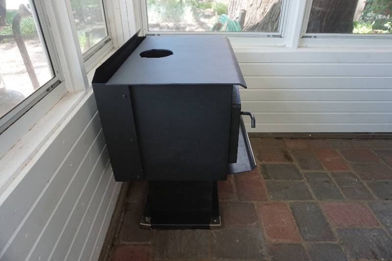 lot 11 image: Volgelzang Model VG65OELG Wood Burning Stove