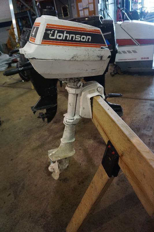 lot 8 image: Johnson Sea Horse 4 hp Outboard Motor