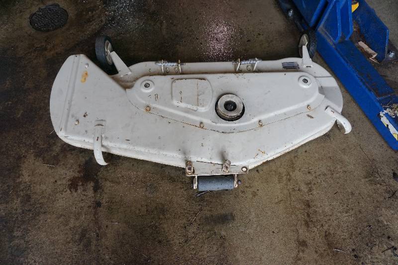 lot 14 image: 52 Cub Cadet Riding Lawnmower Garden Tractor Cutting Deck With Mount Bracket