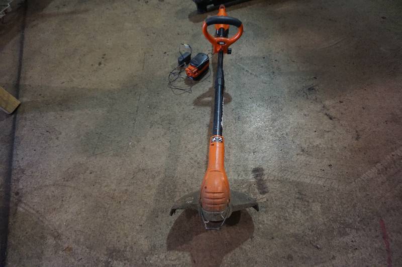 lot 15 image: Black & Decker 18V Weed Trimmer