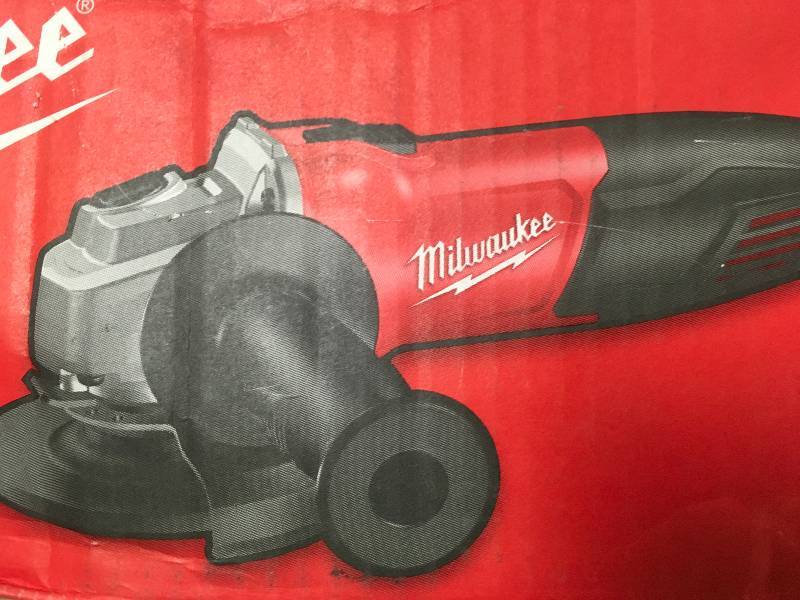 lot 30 image: Milwaukee 613033 Grinder 7.0 Amp 4-12 Small Angle Grinder open box like in new condition.