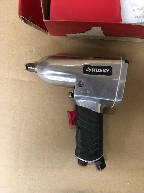 lot 87 image: Husky 1 2 in 300 FT Lbs Torque LB Impact Wrench