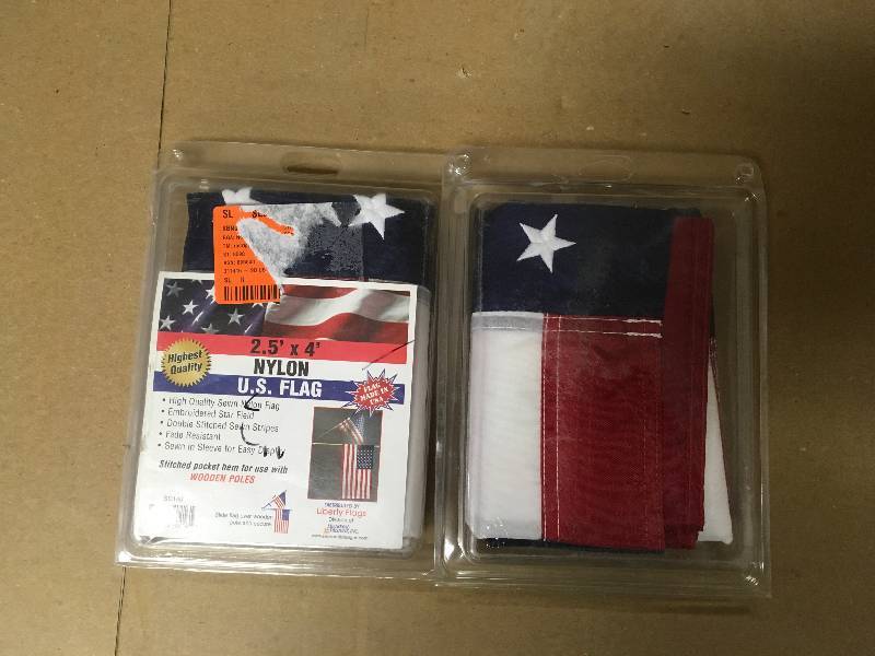 lot 104 image: U.S. Flag 2.5 X 4 Nylon U.S. SD140 new.