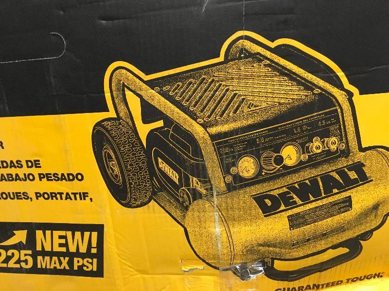 DeWalt D55146 1.6 HP Continuous, 200 PSI, 4.5 Gallon Compressor