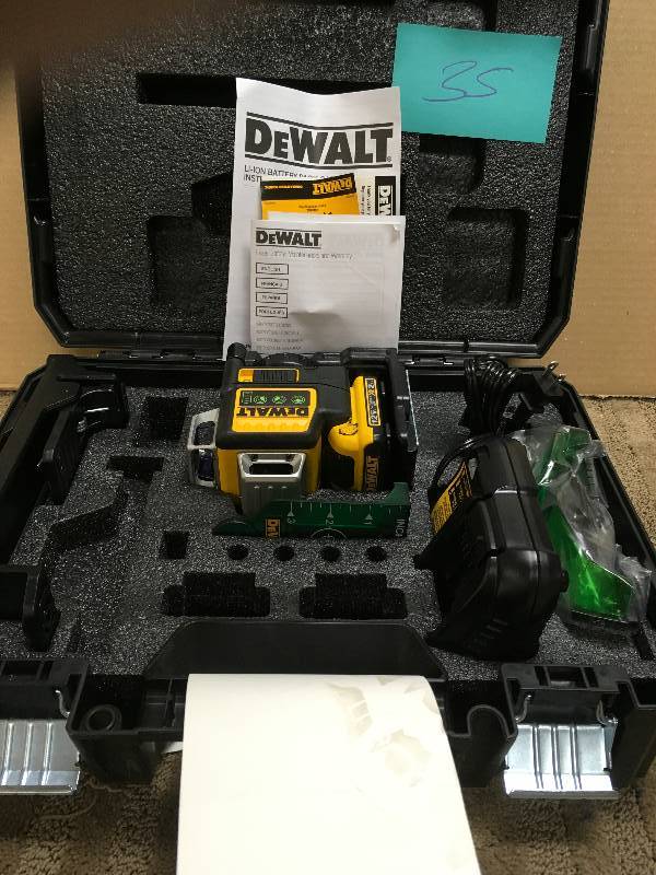 DeWalt DW089LG 12V 3 x 360 Degree Green Line Laser in like new condition