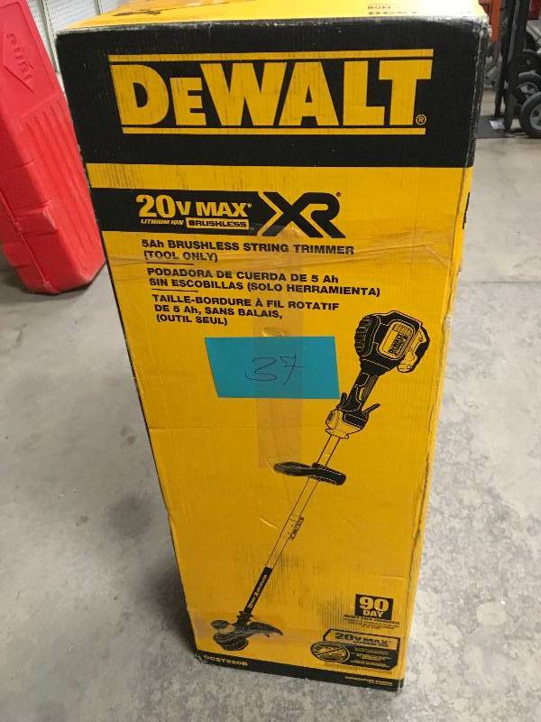 DEWALT DCST920P1 20V MAX 5.0 Ah Lithium Ion XR Brushless String Trimmer not used