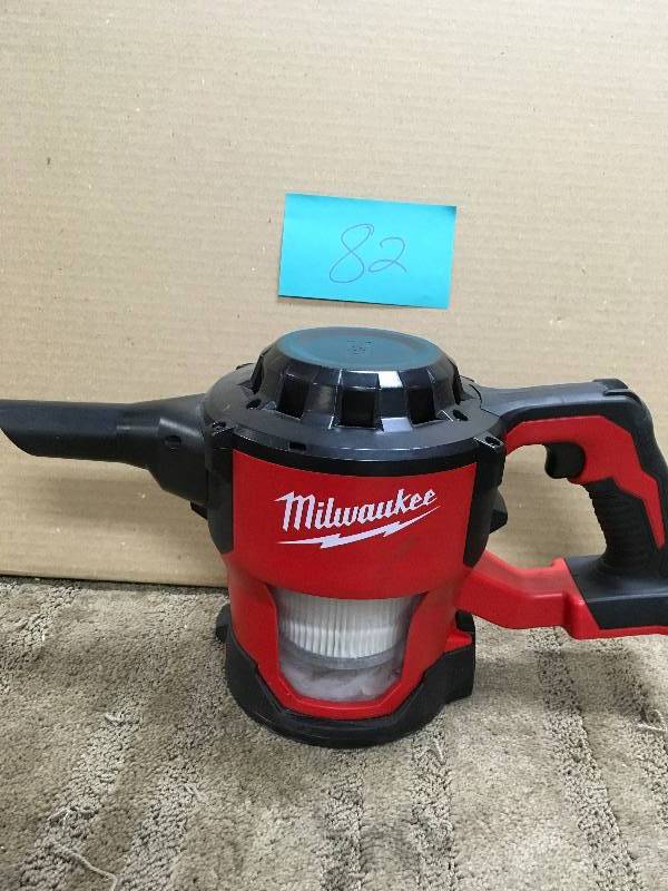 Milwaukee 0882-20 M18 18V Cordless Lithium-Ion Compact Vacuum in like new condition