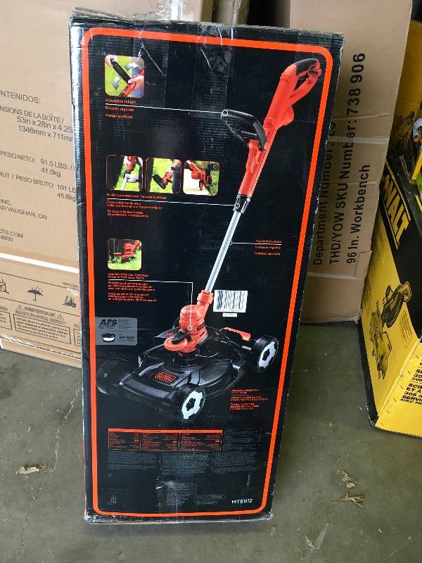 lot 77 image: Black and Decker  12 in. 6.5 Amp Corded Electric Straight Shaft Single Line 3-in-1 String Grass TrimmerLawn EdgerPush Mower in like new condition
