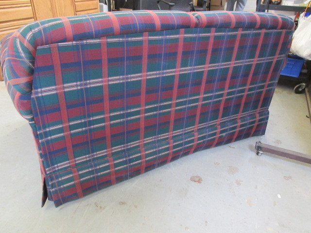 lot 304 image: LA-Z-BOY LOVE SEAT