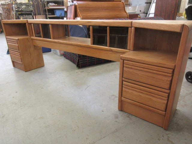 lot 307 image: OAK LIGHTED KING HEADBOARD AND SIDE STANDS