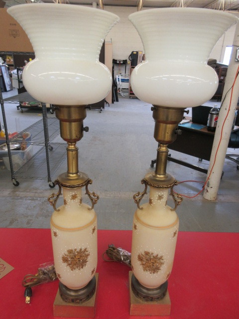 lot 320 image: UNDERWRITERS LABORATORIES LAMPS