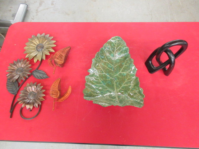 lot 324 image: DISH, FLORAL WALL HANGING AND SCULPTURE