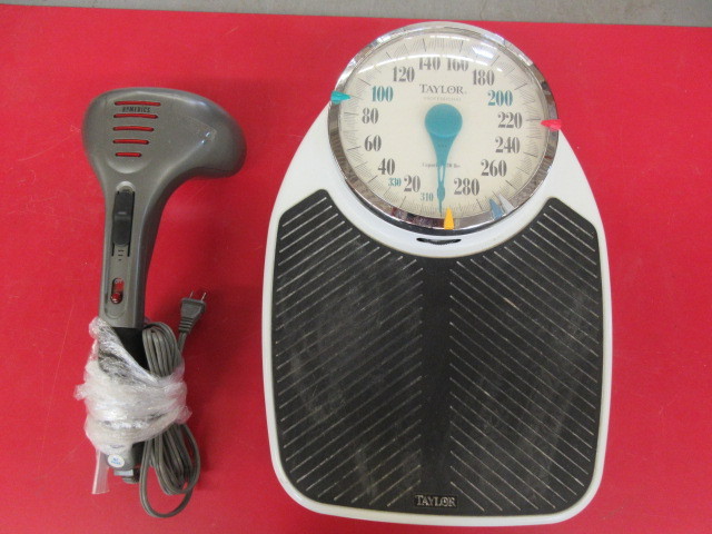lot 326 image: HOMEDICS ELECTRIC MASSAGER AND SCALE