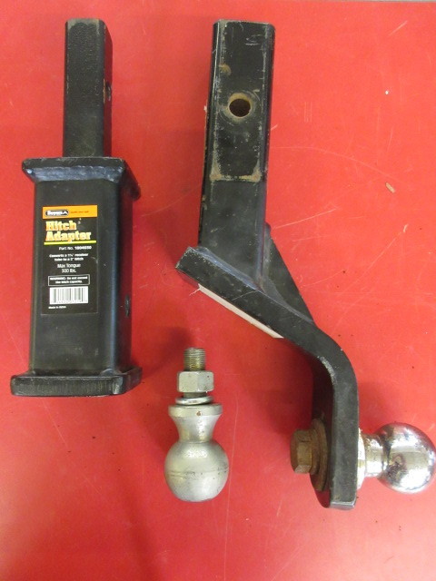 lot 330 image: 1 14 TO 2 HITCH CONVERTER