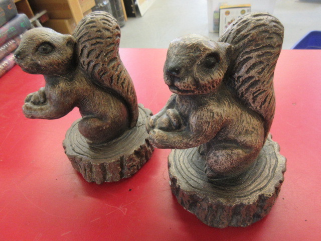 lot 337 image: SQUIRREL BOOKENDSFIGURINES