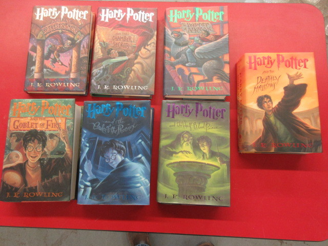 lot 338 image: FIRST AMERICAN EDITION HARRY POTTER BOOK SERIES