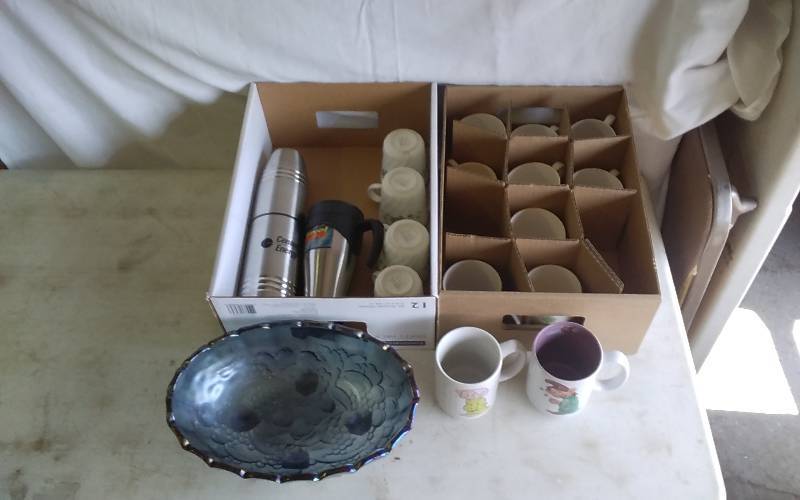 Blue Glass Footed Dish, Mugs, Coffee Cups, Thermos