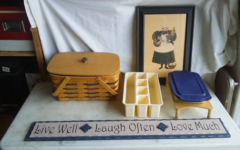 Picnic Basket With Accessories, Wall Decor