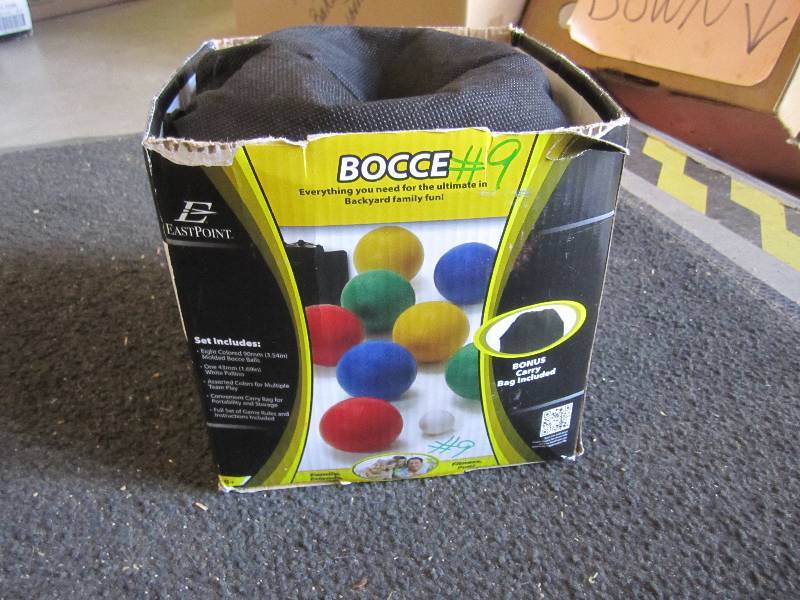 lot 16 image: Bocce Ball Set with Carry Bag  CS...