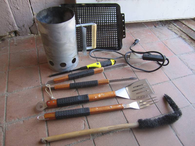 lot 21 image: Grilling Tools See Photos  F-3...