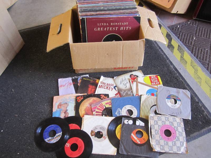 lot 23 image: Lot of Vintage Records See Photos  ...