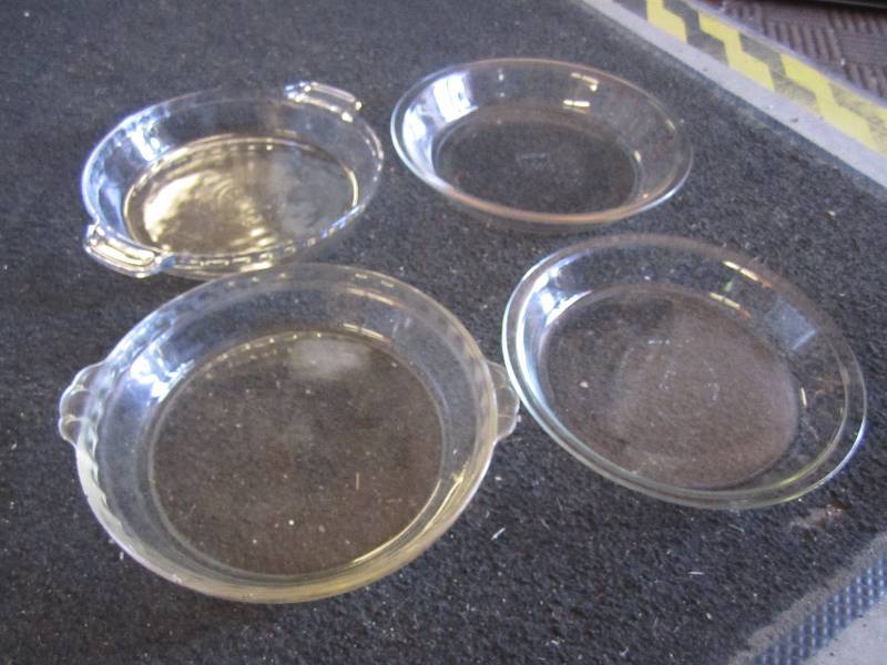 lot 25 image: Lot of 4 Glass Pie Pans Pyrex Ancho...