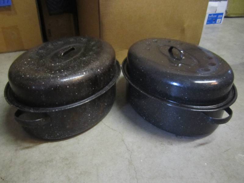 lot 28 image: 2 Large Roasting Pans with Lids 12...