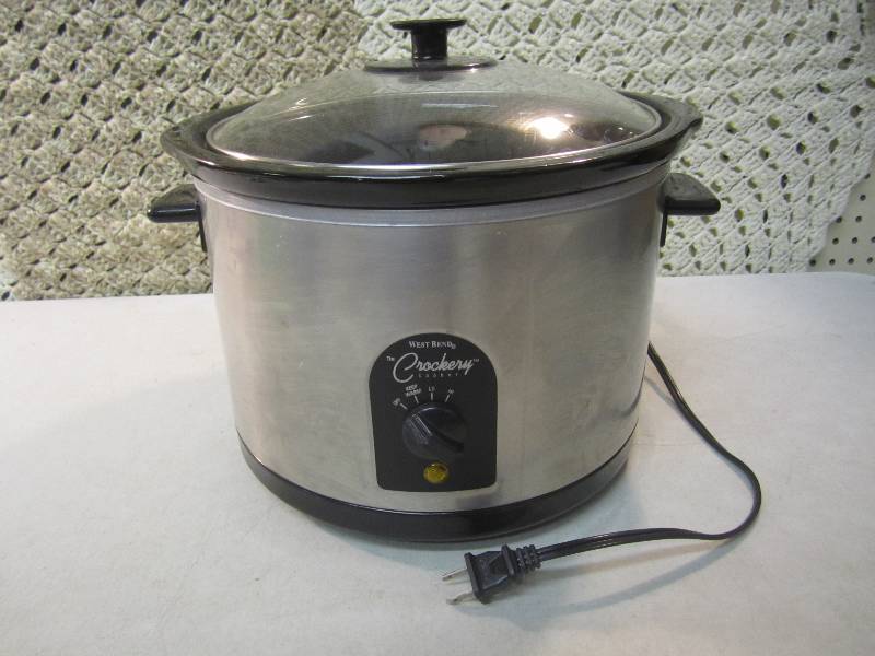 lot 32 image: West Bend The Crockery 6 Quart Cook...